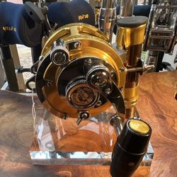 Penn International II 20T Reel With Display Stand for Sale Penn International II 20T Reel With Display Stand for Sale