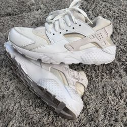 Nike Air Huarache 7.5 Women’s