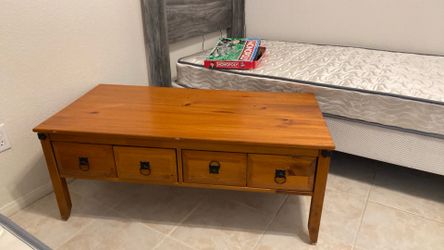 Wood Centerpiece Excellent Condition Hardly Used