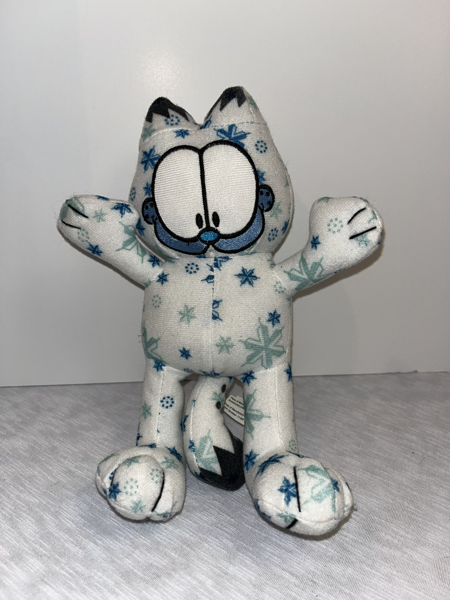 Toy Factory Winter White GARFIELD THE CAT with Blue Snowflakes Plush 9" Stuffed