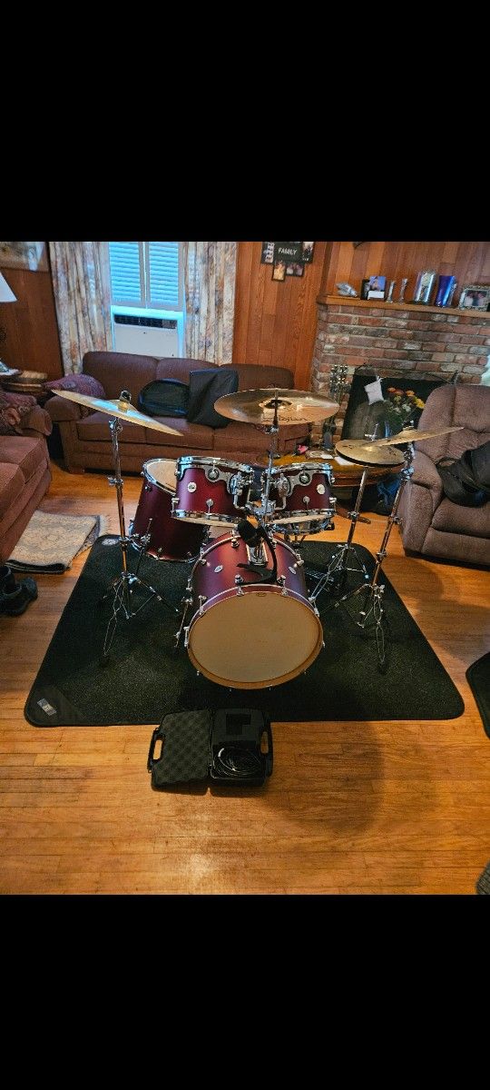 DW Drum Set