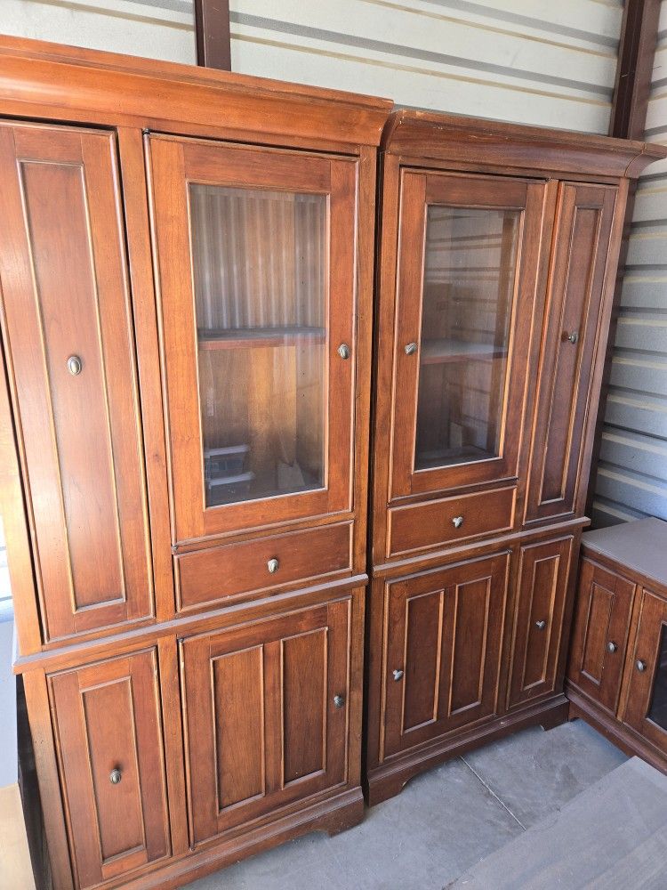 Traditional Solid Wood Entertainment Wall Unit – Cherry Finish (3-Piece Set)