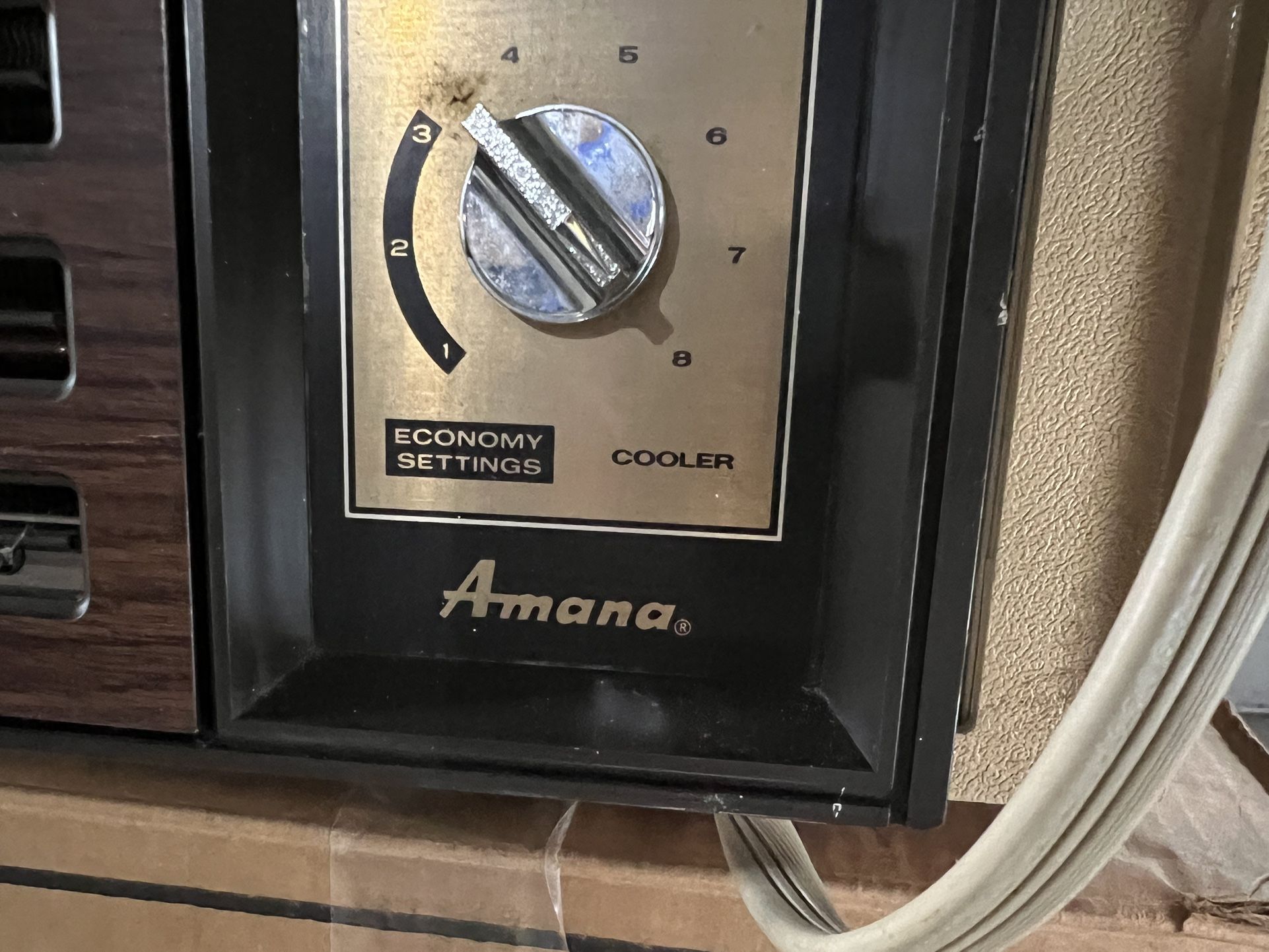 Amana Air Conditioner Model #ES 8P 2 MR Antique 1987 Works Great