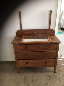 Dresser Vintage