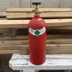 5lb C02 Cylinder w/commercial valve.  **FILLED**
