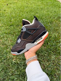 Jordan 4 W “Starfish” Size 5.5W/4Y