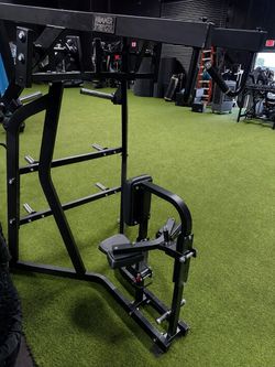 🔥 FOR SALE – Hammer Strength Plate Loaded lat pulldown 🔥