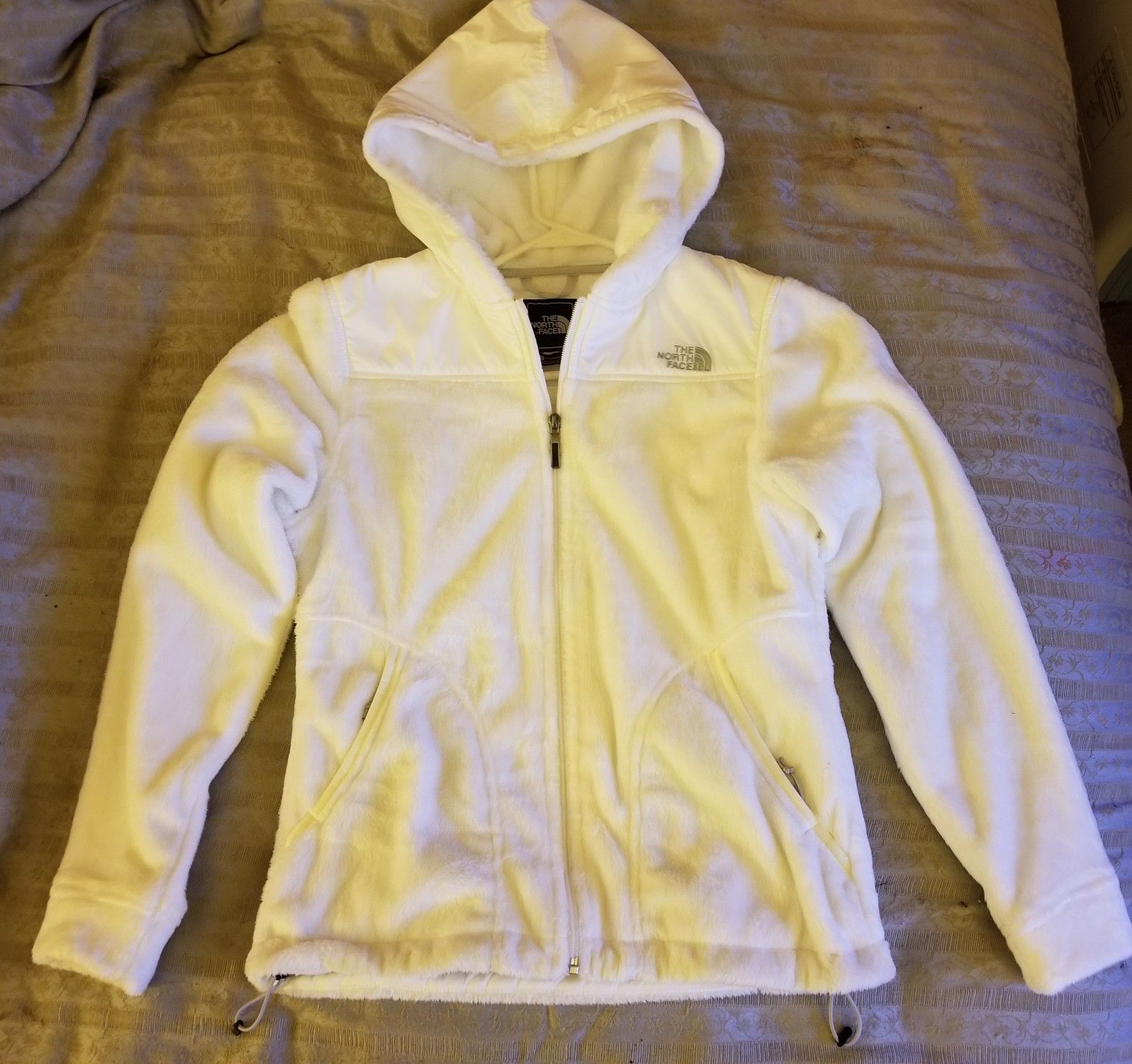 Excellent/perfect condition Woman S White OSO North face