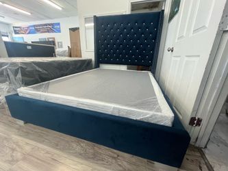 New 🛏️ Luxury Blue Suede Bed Frame with Tall Headboard– Modern, Elegant Bed ⭐️ Shop with $0 Down Financing ⭐️ Delivery 🚚 Available ⭐️
