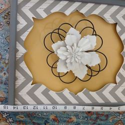 Grey and Yellow Flower Pic For any room 