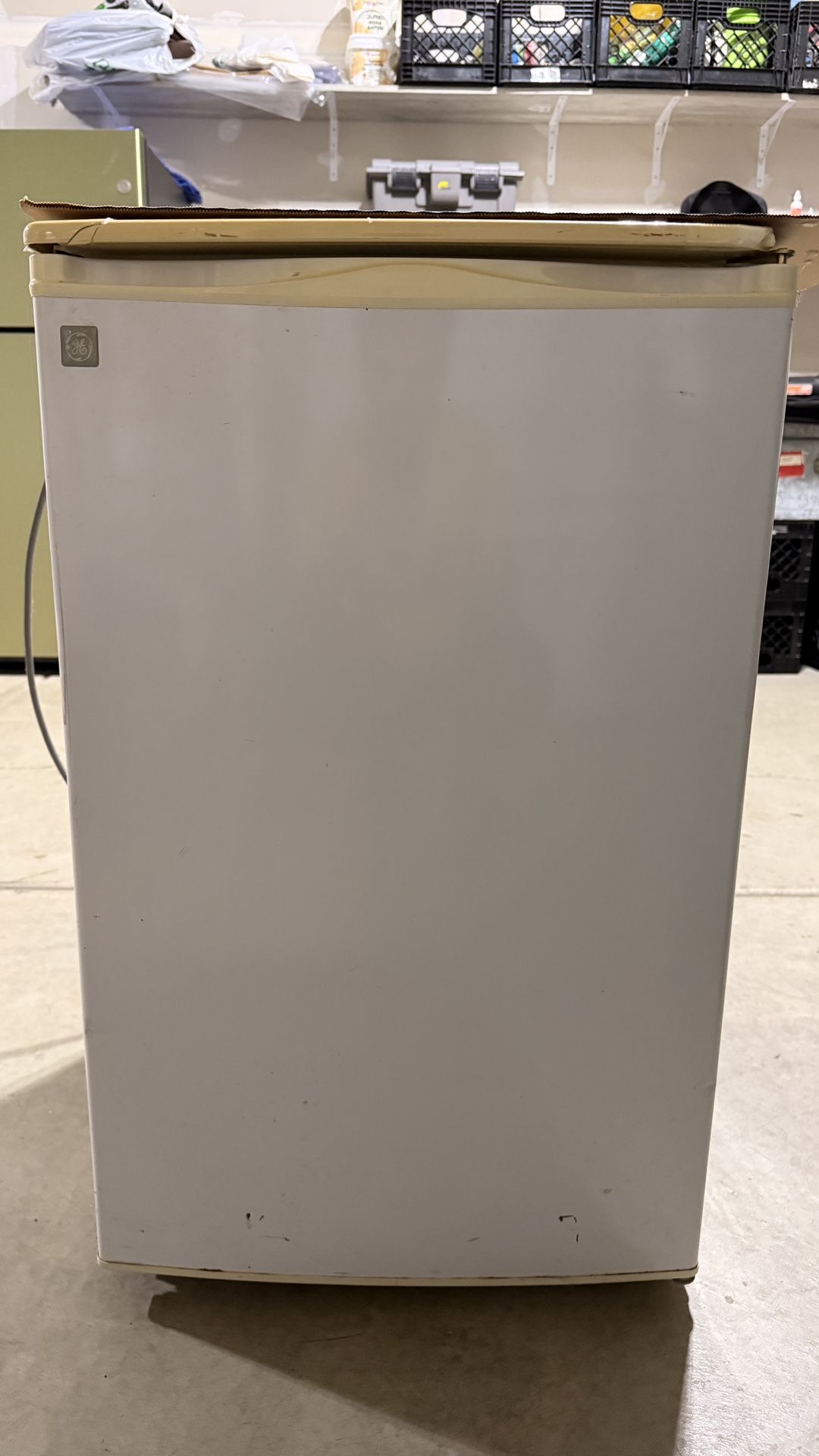GE Compact Refrigerator TAX4DNCAWH in great condition