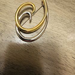VINTAGE MONET TWO TONE GOLD PLATED PIN BEATIFUL PERFEC CONDITION 