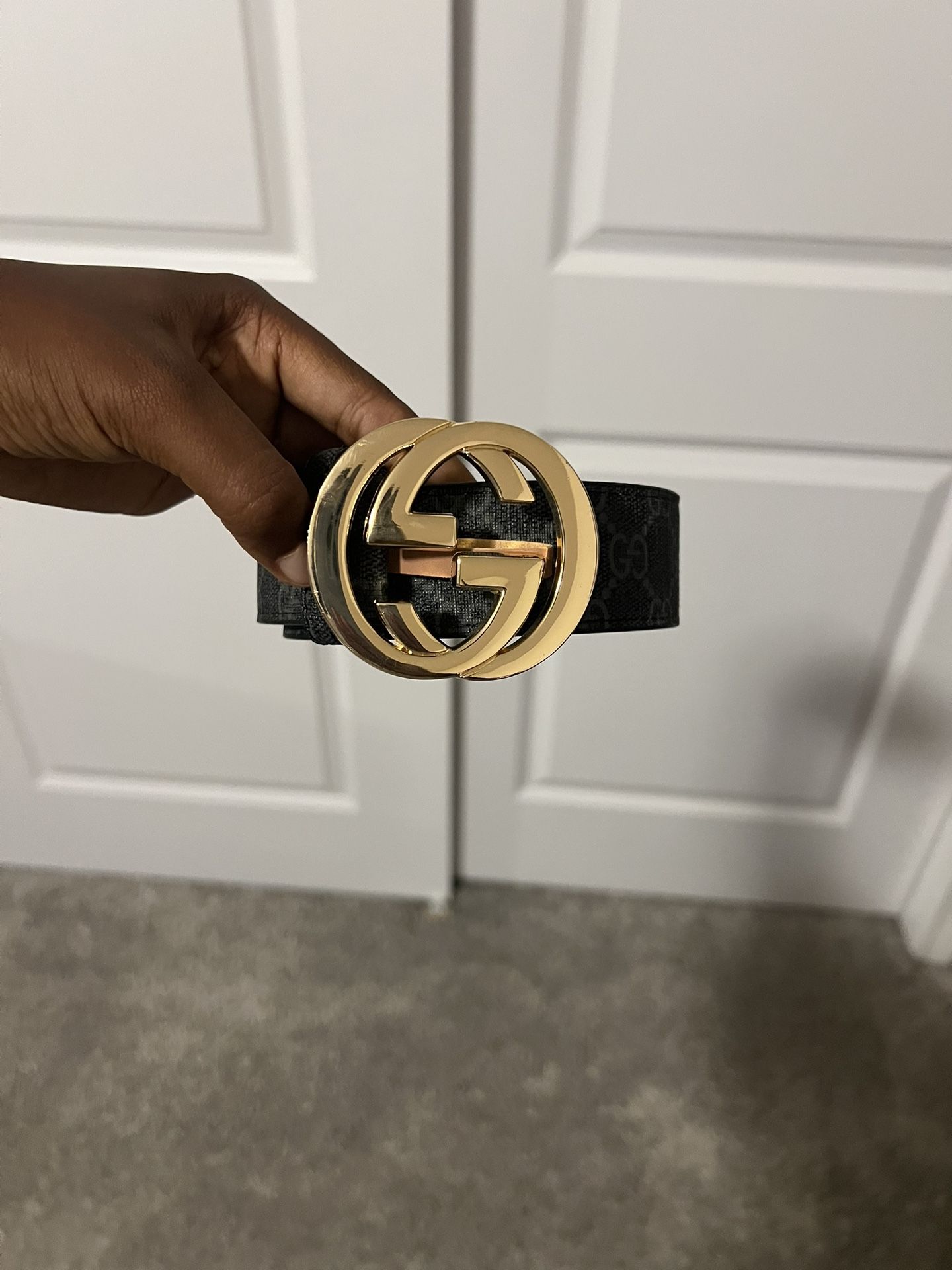 Gold symbol Gucci belt 