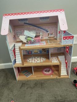Kid Kraft doll house