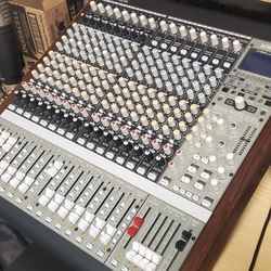 Korg MW2408 24ch Hybrid Mixer