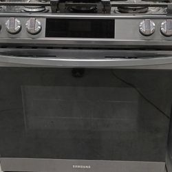 Samsung Gas Slide In Stove/Range (Black Stainless Steel) 