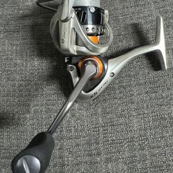 okuma Helios SX HSX-40S spinning reel in great condition. Msrp $160