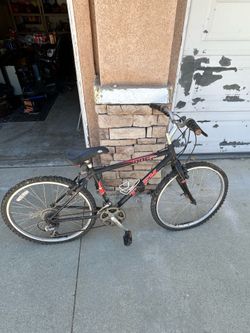 Trek 800 mountain bike