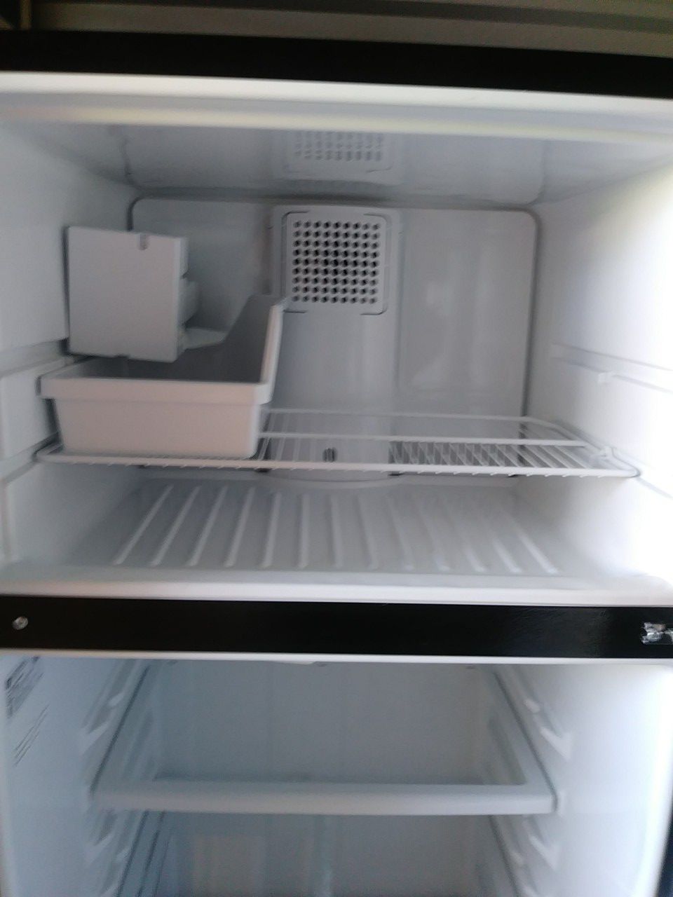 GE Deluxe refrigerator