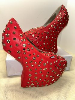 Issue High Heelless Red Studded Platform shoes size 10
