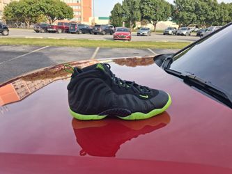 Brand New And Original Kid's Nike Foamposite Sneakers Sizes 5y