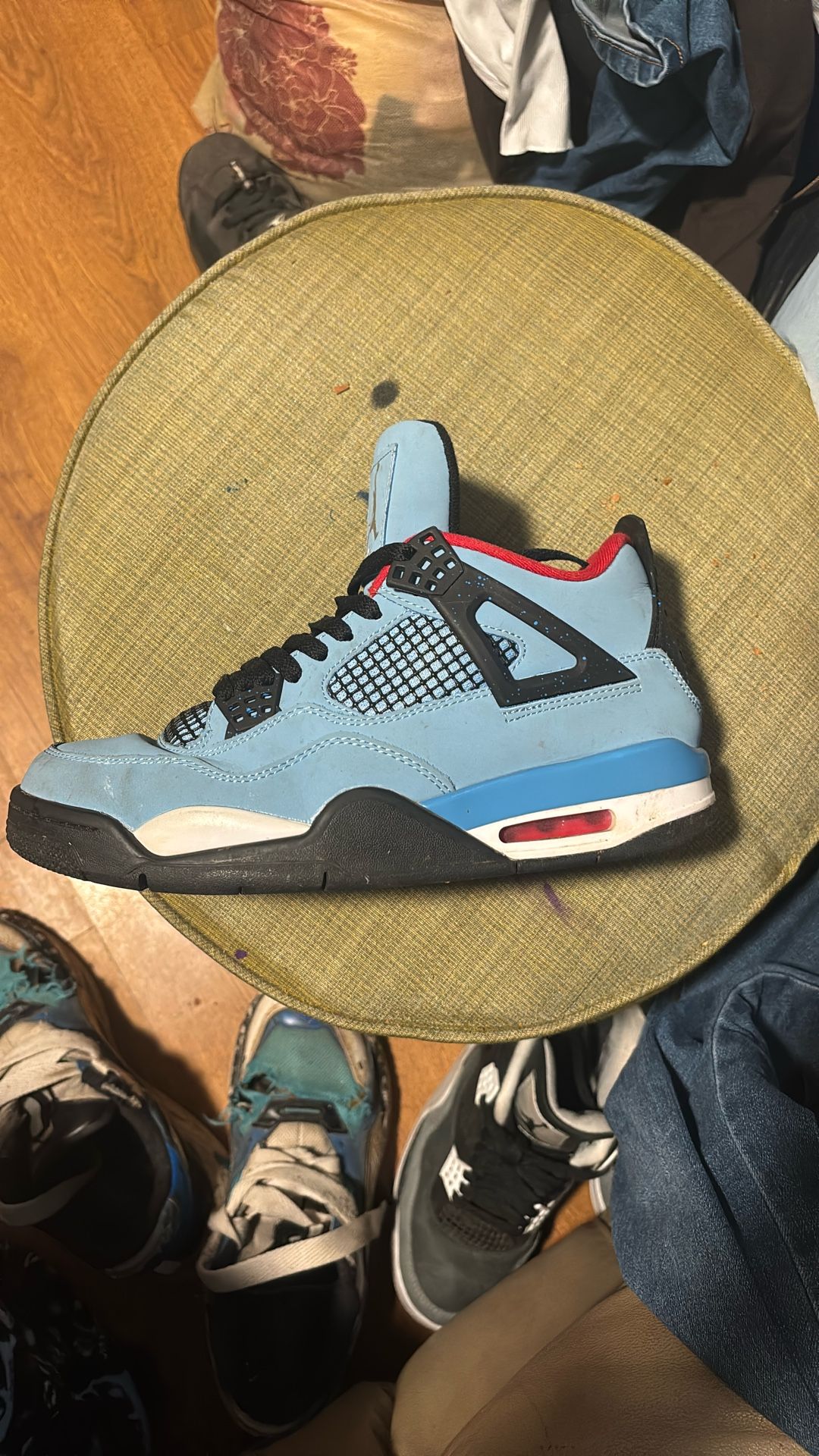 Travis Scott Jordan 4s
