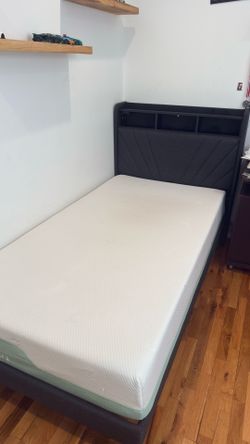 Twin bed with memory foam mattress 10’