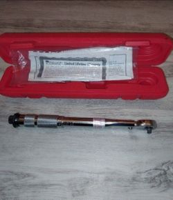 Pittsburgh 1/4 Square Drive Torque Wrench.  Torque Range 20-200"lbs