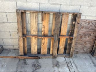 Five free Wood Pallets
