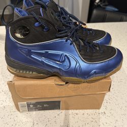 Size 9 - Nike 1/2 Cents