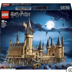 LEGO Harry Potter Hogwarts Castle Advanced Building Set Model with Harry Potter Minifigures 71043