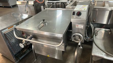 Brazing Pan Tilt Skillet