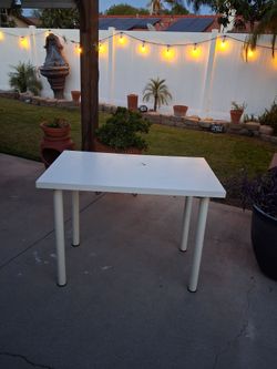 COMPUTER DESK