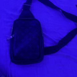 louis vuitton slingshot bag