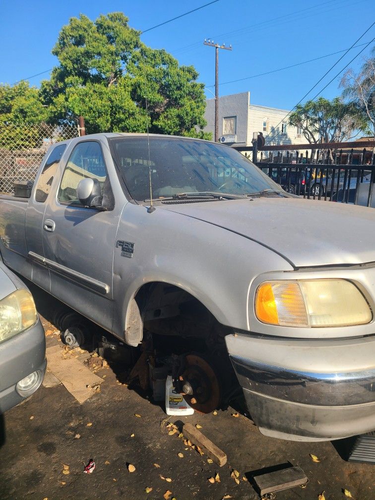 2003 Ford F150 Manual Transmission, No Engine For Parts