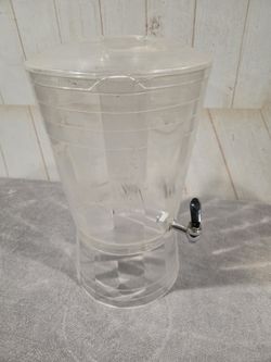 Choice 3 Gallon Acrylic Sculptured Beverage Dispenser with Ice Chamber