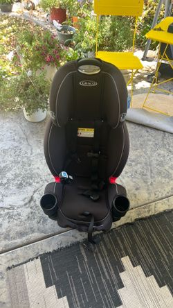 Car seat kid  Graco convertible car seat features a 10-position headrest for growing children.