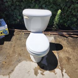 Toilet, Excellent Condition
