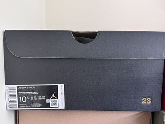 Jordan ring 6 smoke grey/University gold 10. Five