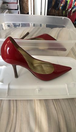 Guess Patent Leather Pump