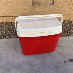 Igloo Small Cooler – Clean & Functional