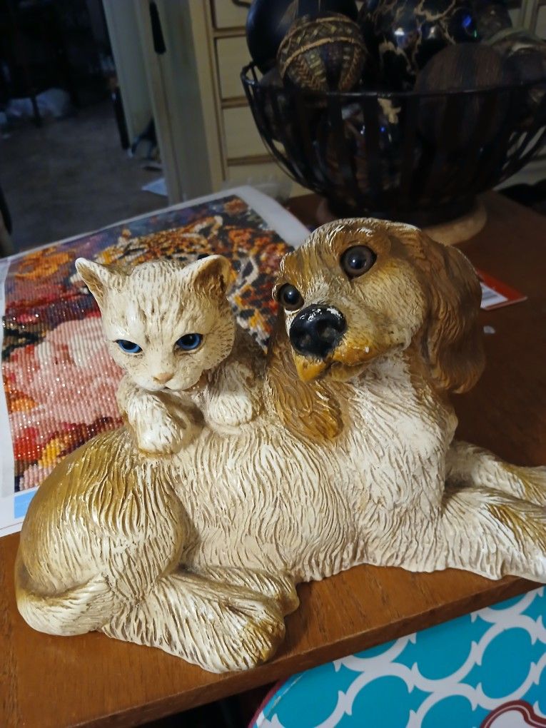 Dog And Cat Statue Kinda Heavy 10.00