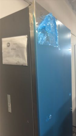 Frigidaire Top freezer refrigerator