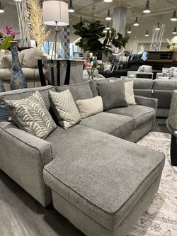 Selling my sofa is only five months old