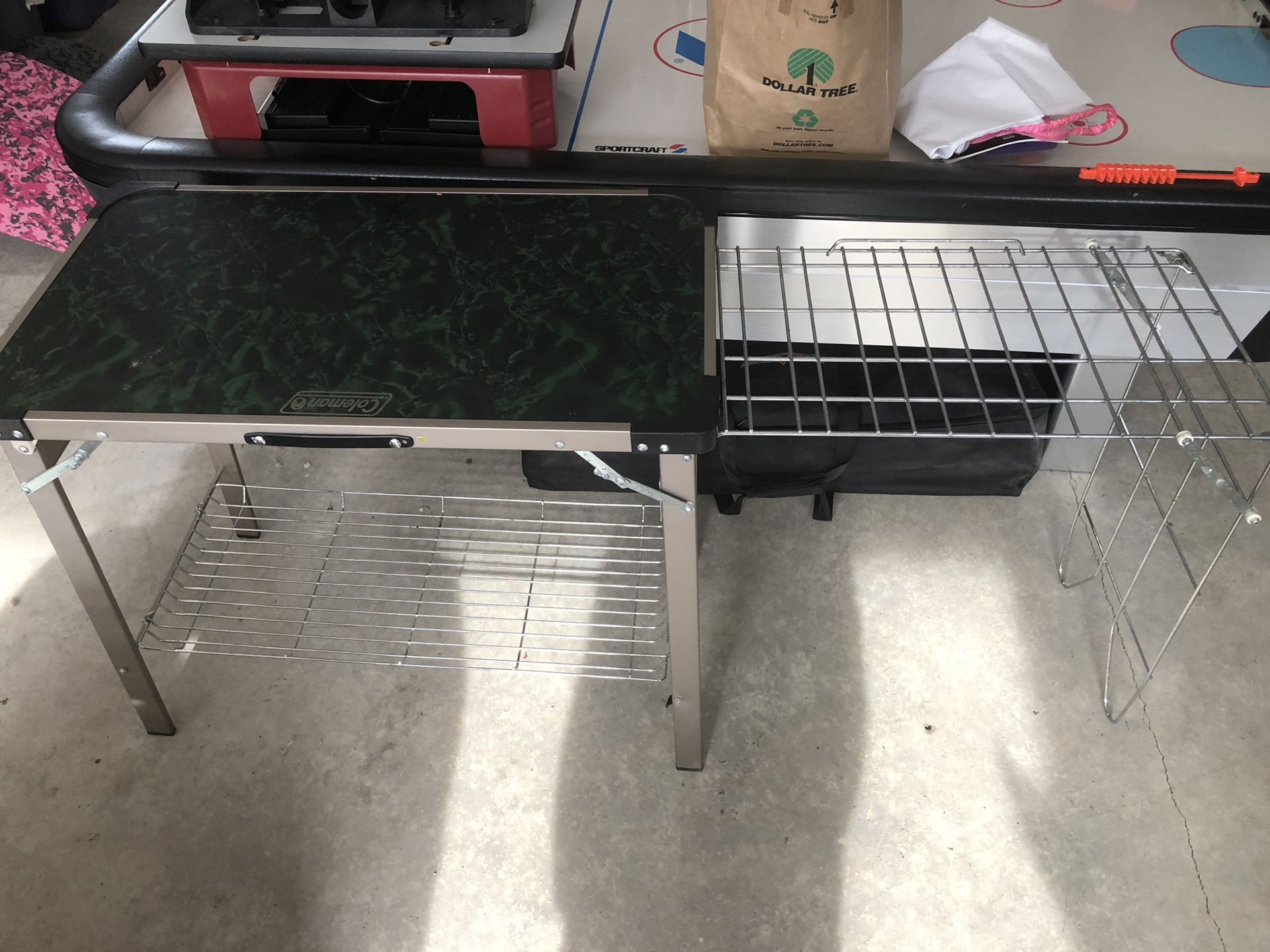 Folding camping table