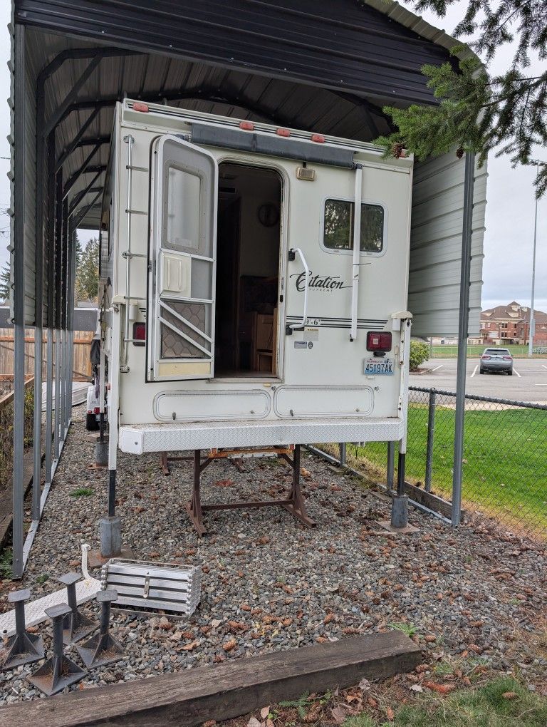 Truck Camper 