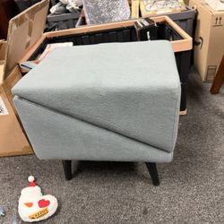 Small pet ramp/stool unfolds to 30" x 11" wide x 13½" tall