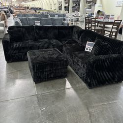 4-Piece Sectional Set
LAF Loveseat + RAF Loveseat + Corner Wedge + Cocktail Ottoman

Color: Black

Bonito Seccional 
Color negro 
Nuevo en Caja 
Entre