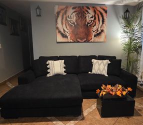 Black corduroy sectional sofa like new conditions with reversible chaise to any side perfect to cuddle all Cushions and covers for removable / pet and