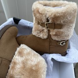 G BY GUESS WINTER BOOTS 